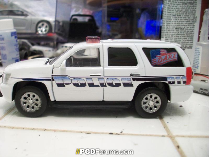 1-32 Tahoe Police (leds)