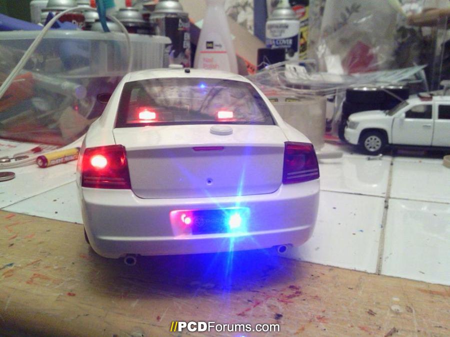 1-18 Unmarked white charger with leds (4)