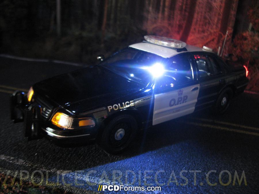 OPP Crown Vic Lit Up 2013: 7