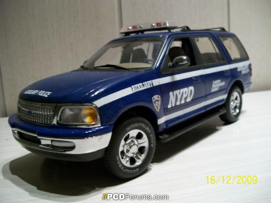 1:18 Expedition NYPD blue