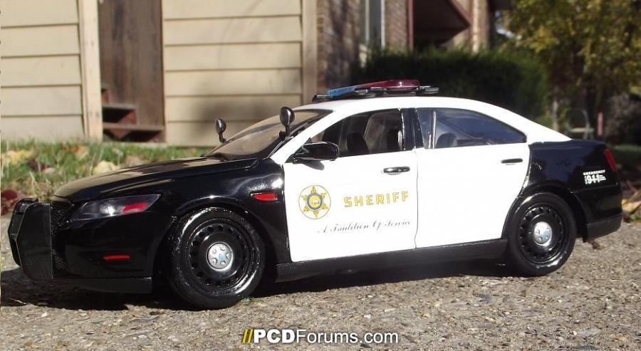 1-24 L.A.County Sheriff's 2013 Interceptor (2)