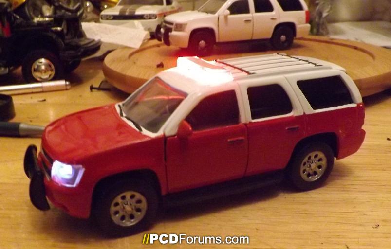 1-32 Fire Dept tahoe  with leds (5)