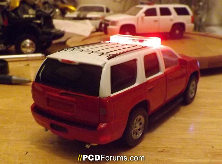 1-32 Fire Dept tahoe  with leds (6)