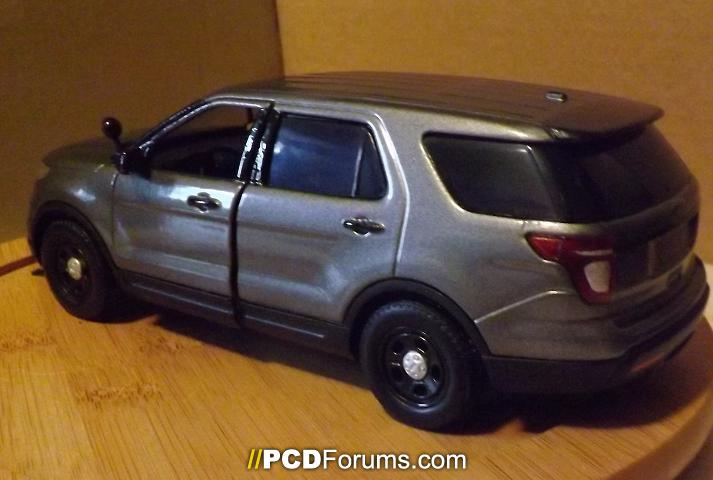 1-24 scale Grey Unmarked 2015 ford utility (6)