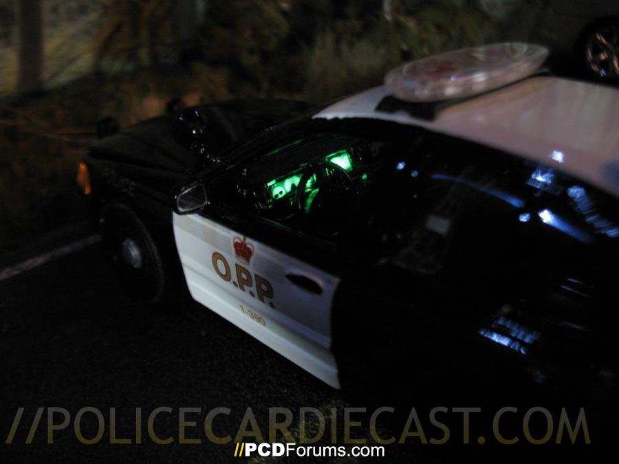 OPP Crown Vic Lit Up 2013: 4